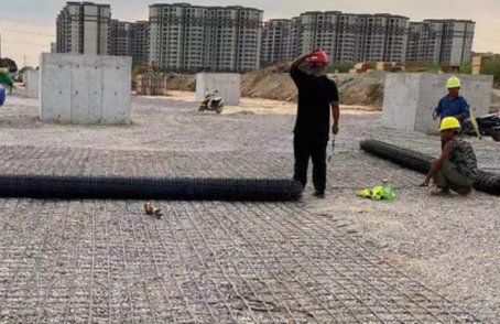 凌云土工格栅铺设前地基要怎么处理？